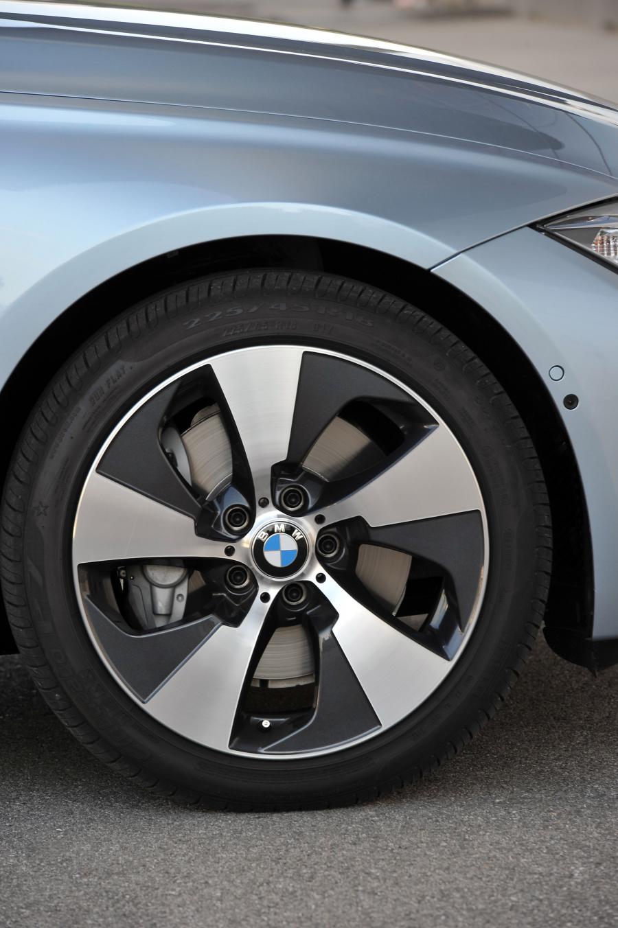  BMW ActiveHybrid 3 2012 года  (фото 37 из 102)